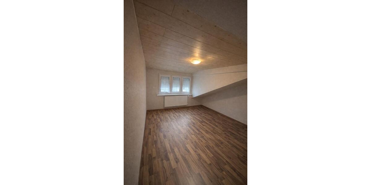 Nette Dachgeschosswohnung 2 ZKB Ludwigshafen Mitte 2.5 zimmer