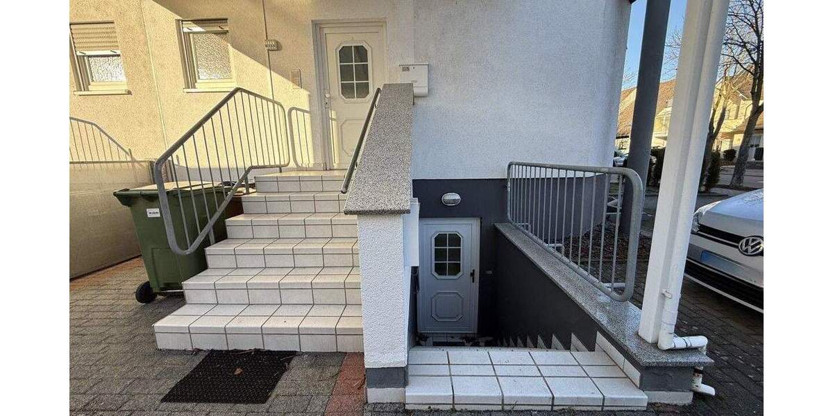 Schöne Doppelhaushälfte mit ELW, Dachstudio, kl. Terrasse, 2 Stellplätzen Photovoltaik + vielem mehr 5 zimmer