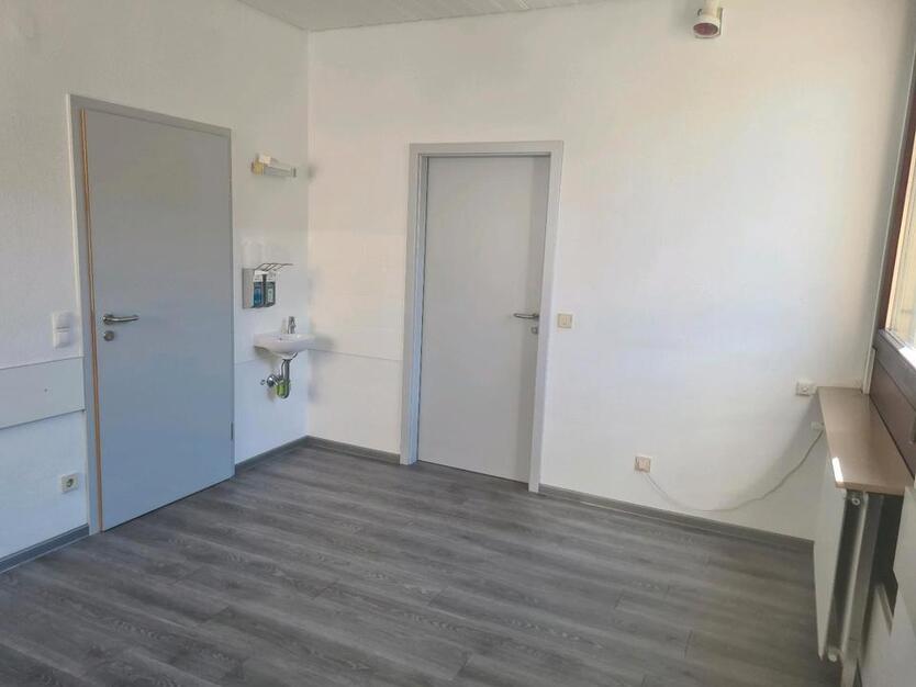 Gewerberaum, Büro in Praxis zu vermieten