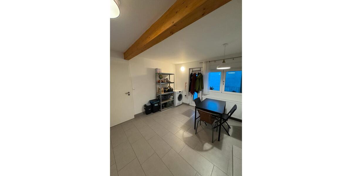 WG-Zimmer in großzügiger, modernisierter Wohnung 1 zimmer