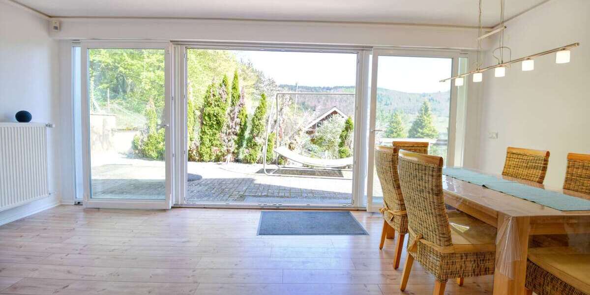 Zweifamilienhaus traumhaftem Ausblick Energieeffizient & am Waldrand Garten, Balkone & Terrassen 7 zimmer