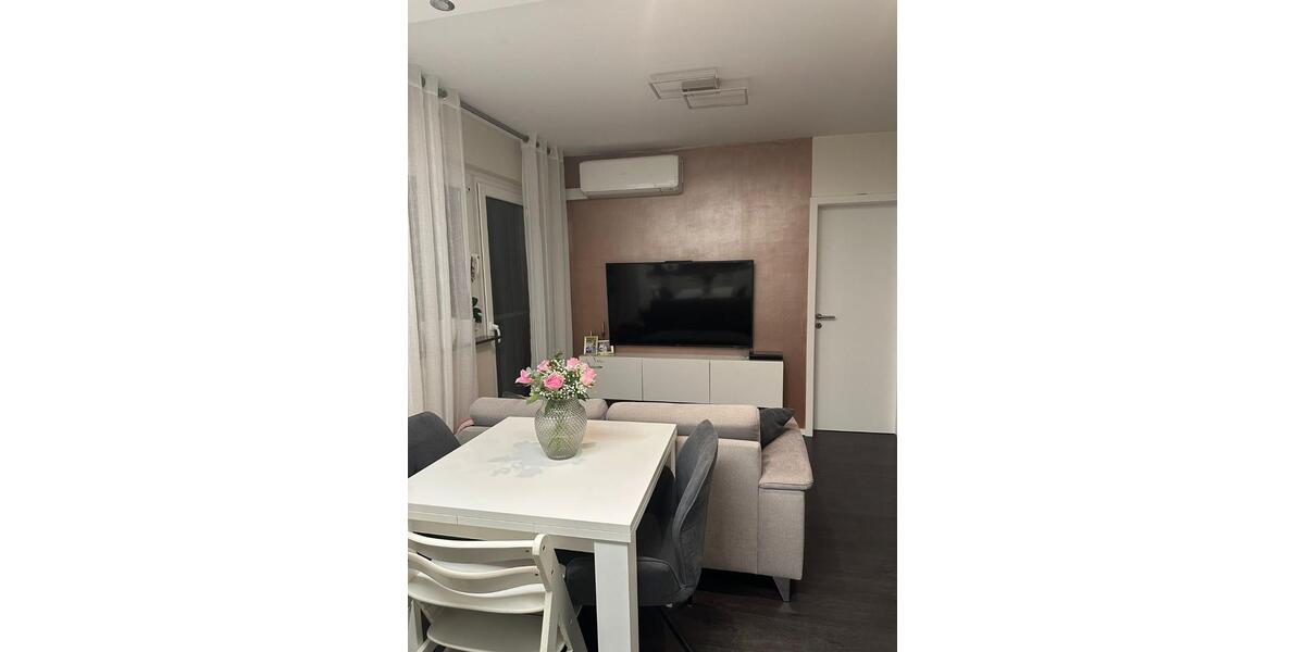 Renovierte 2,5 Zim. Wohn. zum direkt einziehen. Küche, Klima etc. 2.5 zimmer