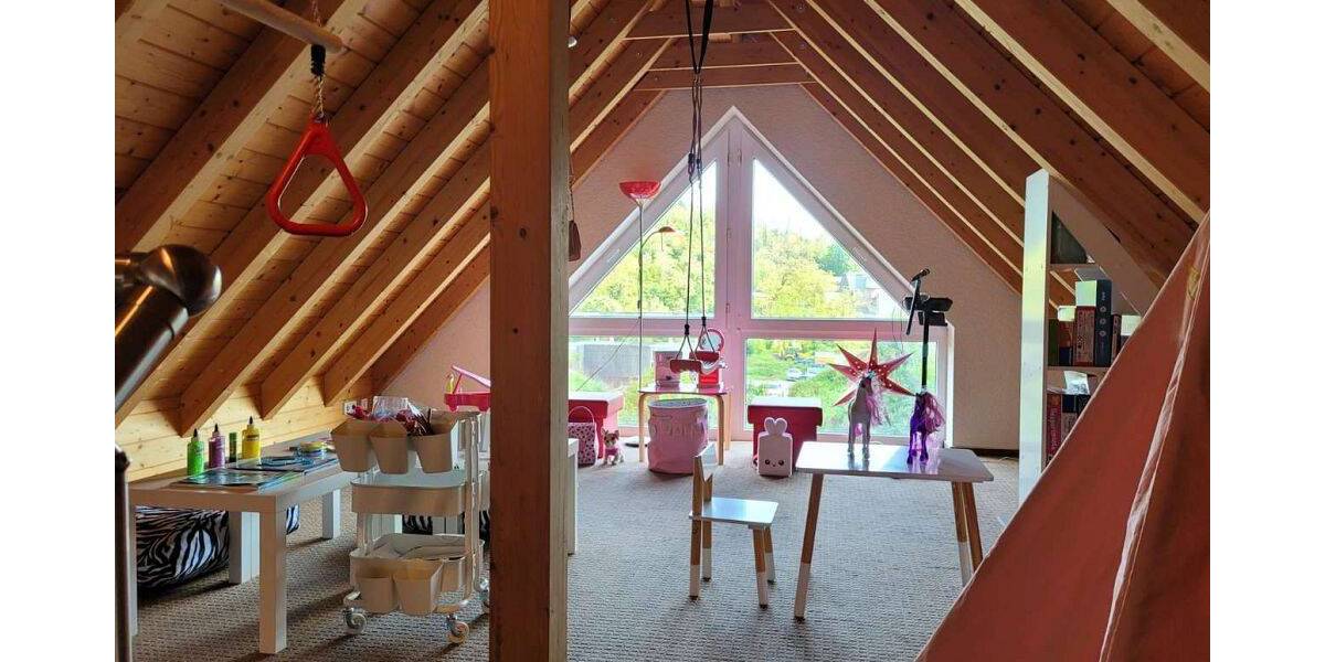 Etagenwohnung Wiesloch - 5 Zimmer, 190 m&sup2;, 1.600&euro; | Angebot:24040687