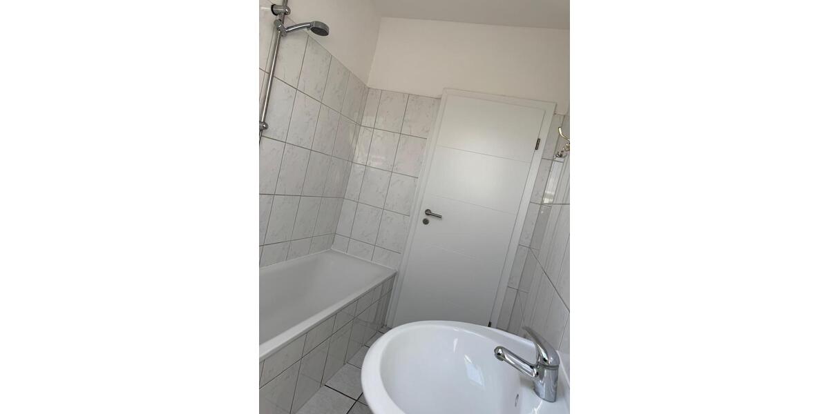 Dachgeschoßwohnung Beindersheim - 4 Zimmer, 90 m&sup2;, 850&euro; | Angebot:24982993