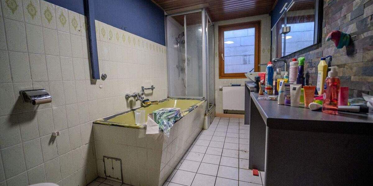 Altstadthaus mit bis zu 3 Wohneinheiten und Ladenfläche - jetzt bei realunis 9 zimmer