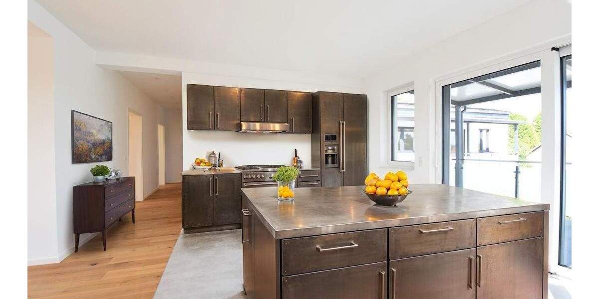 Sonnige Dachgeschoss-Wohnung mit Aufzug und großem Balkon 3 zimmer