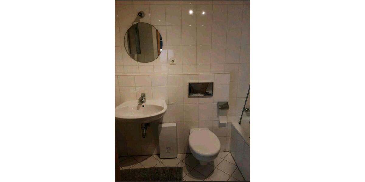 Helle Souterrainwohnung in Neuhausen 1ZKB mit Stellplatz und EBK 1 zimmer