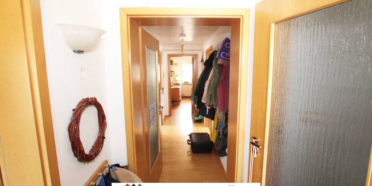 Schönes 3-Familienhaus, insg. 191m² Wohnfläche + 600m² Grundstück, inkl. 2 Garagen & Garten 1 zimmer