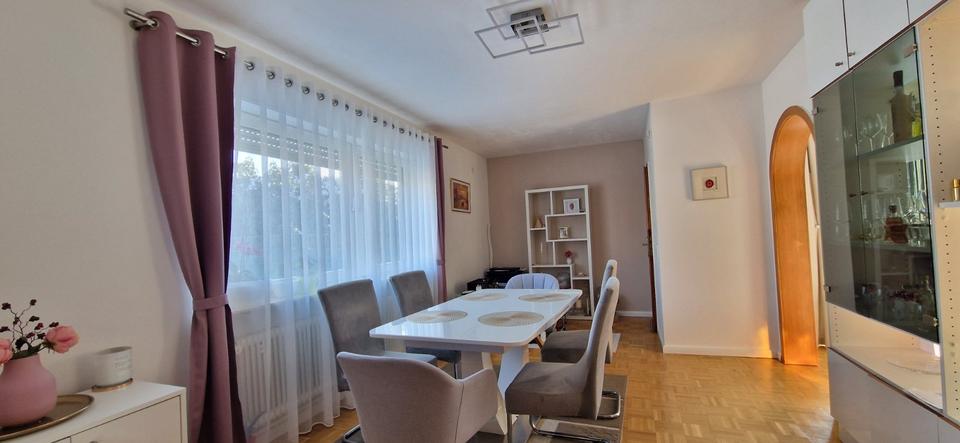 Haus zu Verkaufen(nur Erdgeschoss, mit grossem Parkplatz 4 zimmer