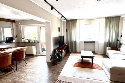 Licht und Ruhe - 3,5 Zimmer-Wohnung im 3. OG mit Balkon und Garage !