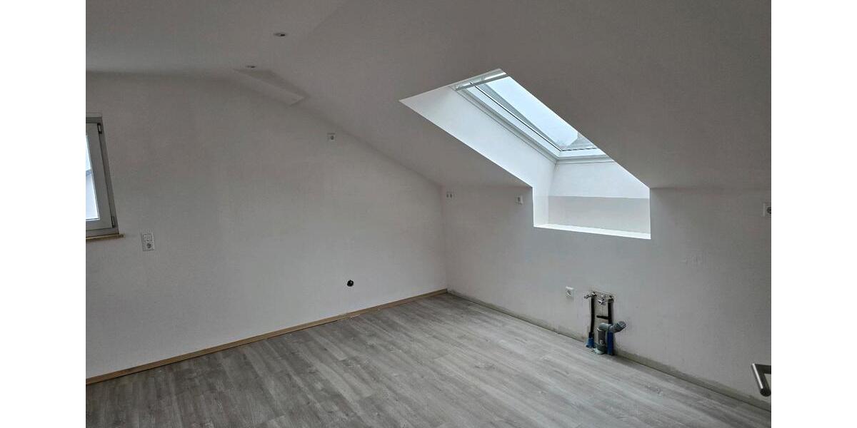 Dachgeschoßwohnung Reilingen - 3 Zimmer, 72 m&sup2;, 830&euro; | Angebot:26024510