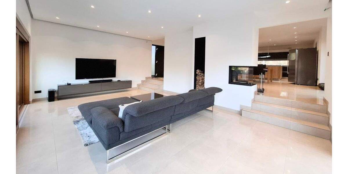 Teil möbliertes Einfamilienhaus mit gehobener Ausstattung, Carport und Garage 4 zimmer