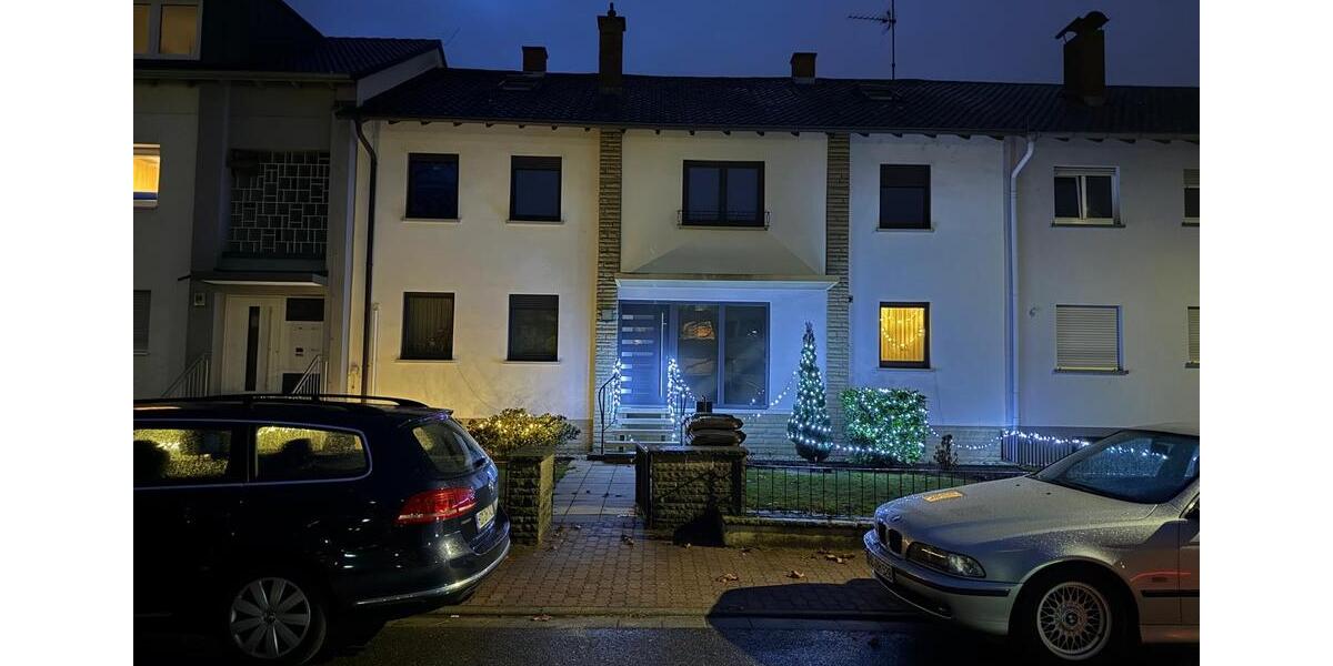 Etagenwohnung Hockenheim - 4 Zimmer, 90 m&sup2;, 1.360&euro; | Angebot:25216188