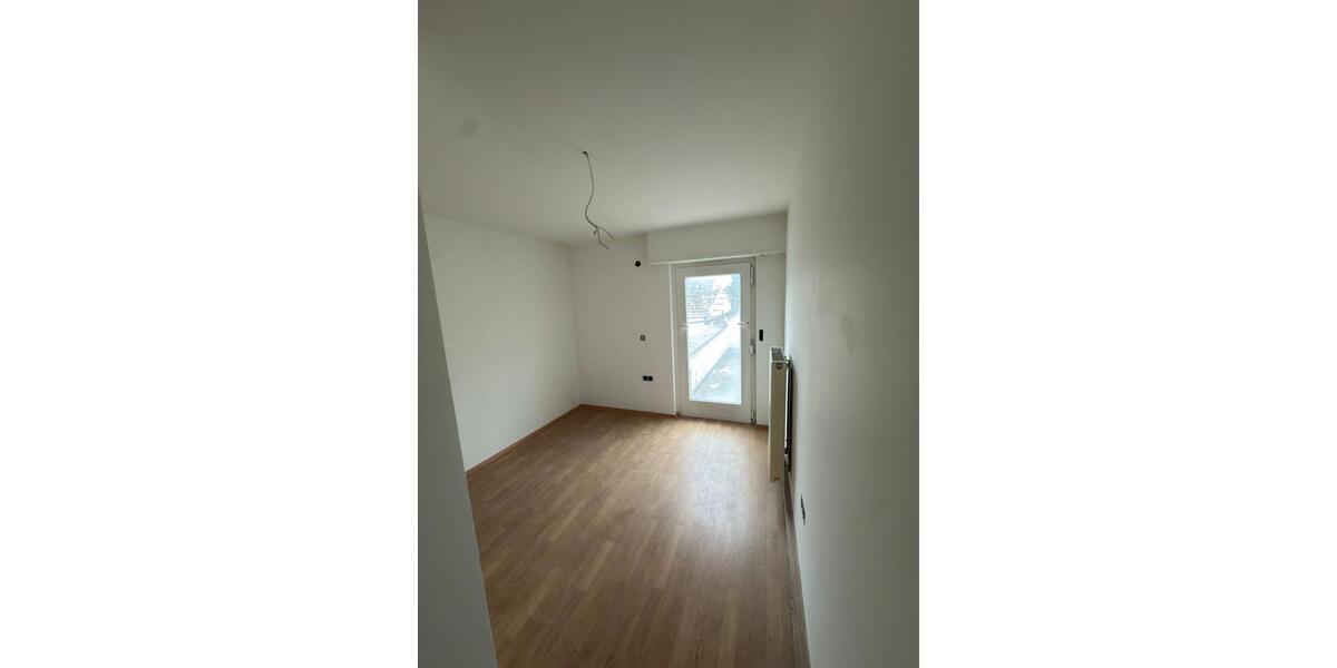 Etagenwohnung Hockenheim - 4 Zimmer, 120 m&sup2;, 1.300&euro; | Angebot:26424809