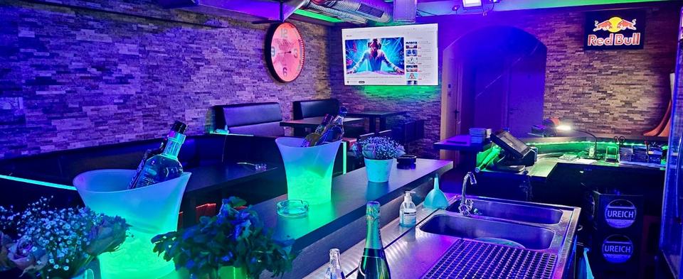 Sehr gut laufende Karaoke-Bar mit Inventarablöse, Hohe Einnahmen! zimmer