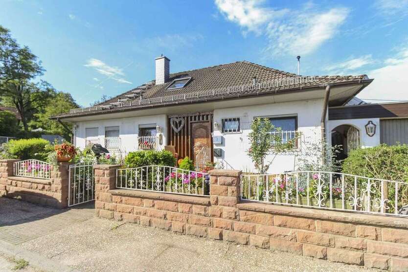 Haus zum Kaufen in Heiligkreuzsteinach 469.000 € 292.83 m²