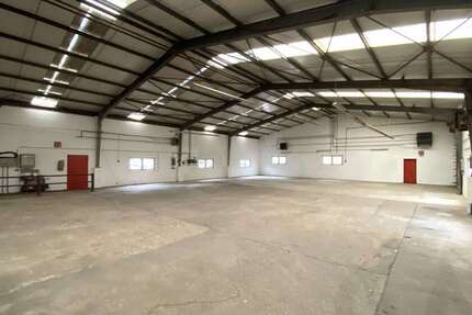Halle in Mutterstadt 3.100 € 470 m²