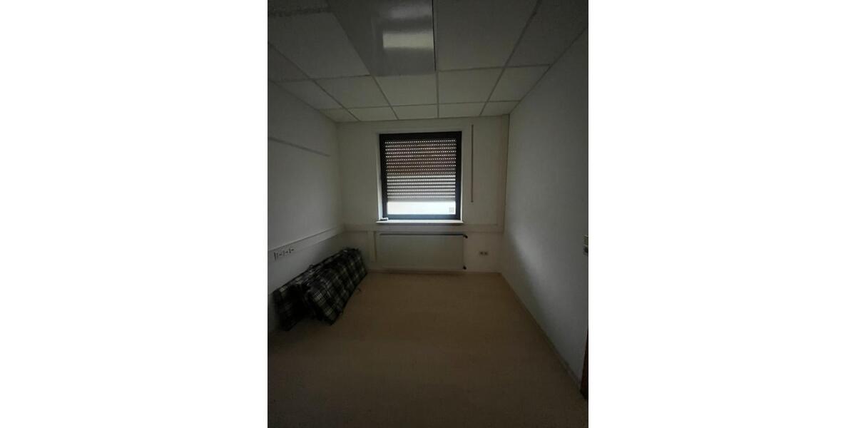 Lager mit große Büro in Ludwigshafen Mundenheim zu vermieten zimmer