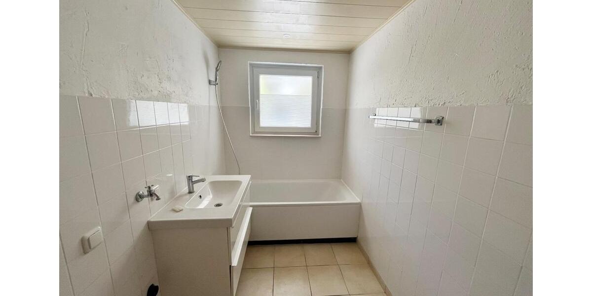 Erdgeschoßwohnung Frankenthal (Pfalz) - 4.5 Zimmer, 93 m&sup2;, 210.000&euro; | Angebot:26062912