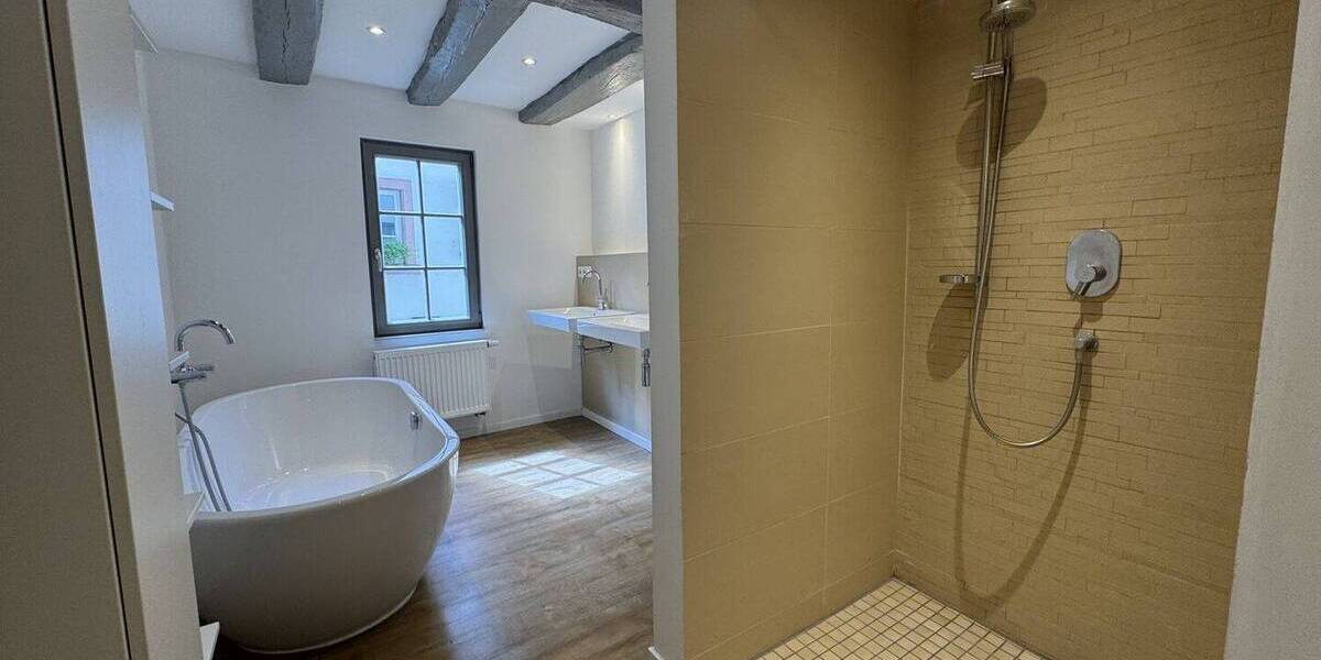 Einfamilienhaus Weinheim - 7 Zimmer, 196 m&sup2;, 2.995&euro; | Angebot:26833737