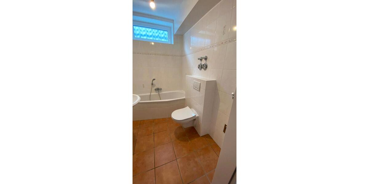 Etagenwohnung Lampertheim - 5 Zimmer, 130 m&sup2;, 1.225&euro; | Angebot:26262292