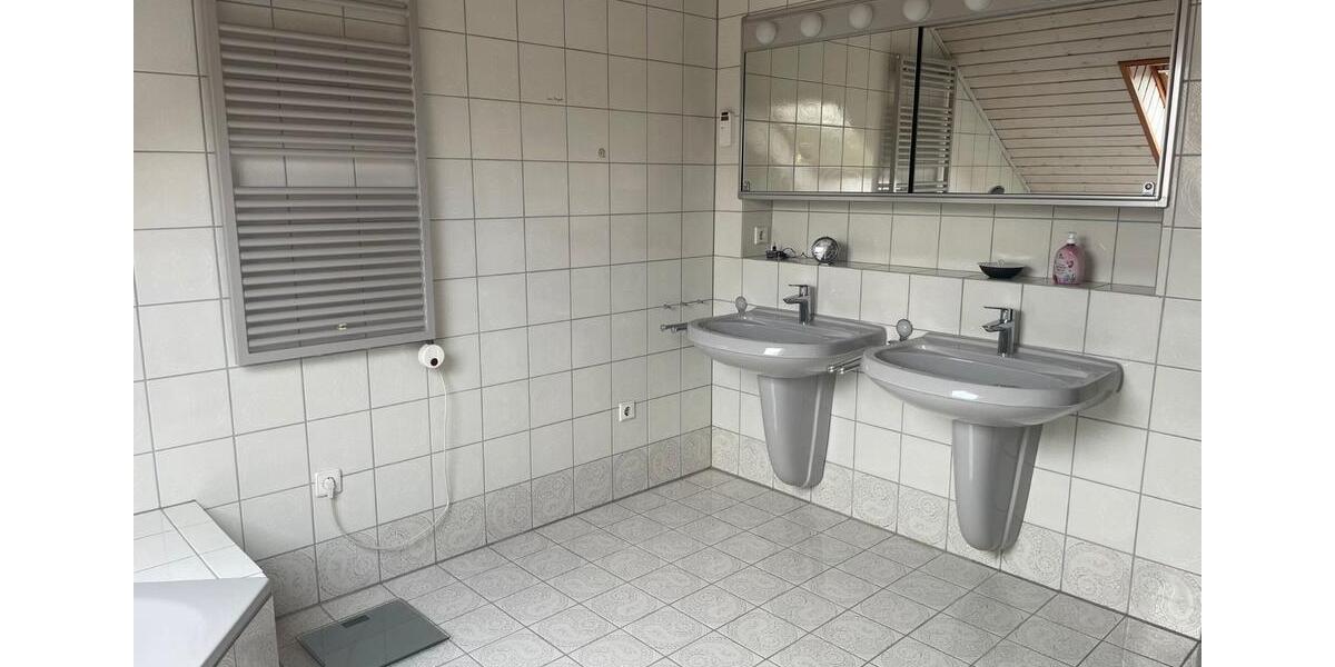 Doppelhaushälfte Leimen - 4 Zimmer, 212 m&sup2;, 1.950&euro; | Angebot:25551381