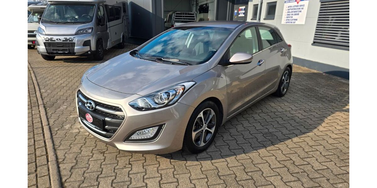 Hyundai i30 71.068 km 11.990 &euro; Sandhausen 69207
