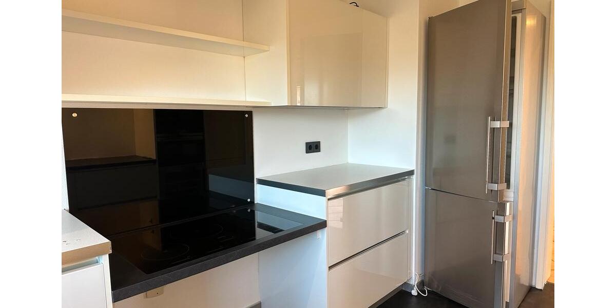 Eigentumswohnung, Dachgeschoss, 4Z, EBK, TLB, Terrasse,, Kamin.. 4 zimmer