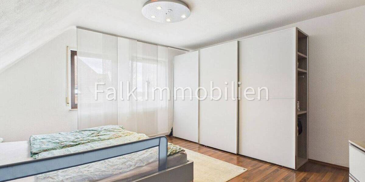 Etagenwohnung Brühl - 4 Zimmer, 98 m&sup2;, 289.000&euro; | Angebot:26174197