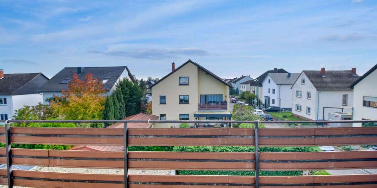 3 ZKB DG & 2 ZKB Souterrain Whg Sofort beziehbar Garage & 2 Stellplätze inkl - Etagenwohnung Waldsee | Angebot:22649085