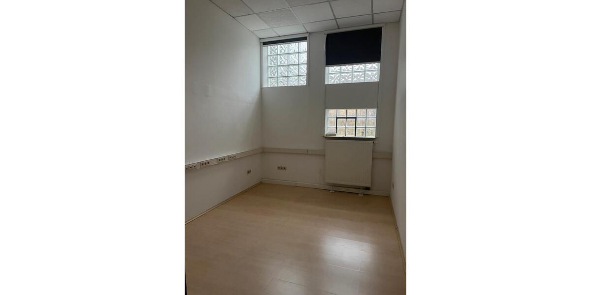 Lager mit große Büro in Ludwigshafen Mundenheim zu vermieten zimmer