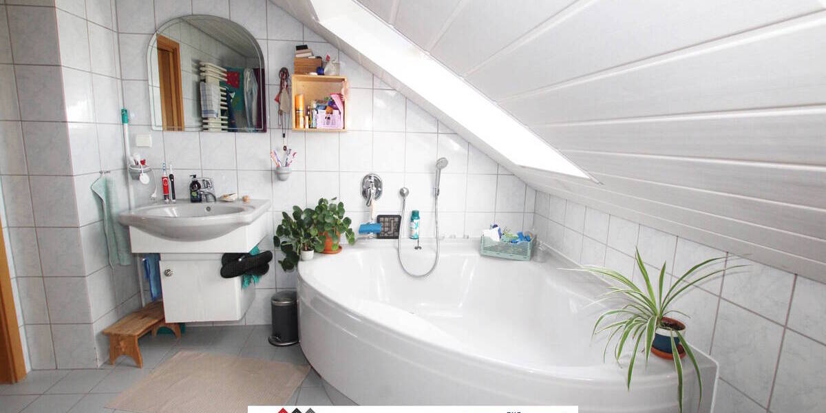 Schönes 3-Familienhaus, insg. 191m² Wohnfläche + 600m² Grundstück, inkl. 2 Garagen & Garten 1 zimmer