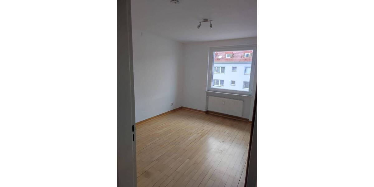 Etagenwohnung Mannheim Käfertal - 7 Zimmer, 167 m&sup2;, 2.080&euro; | Angebot:26806947