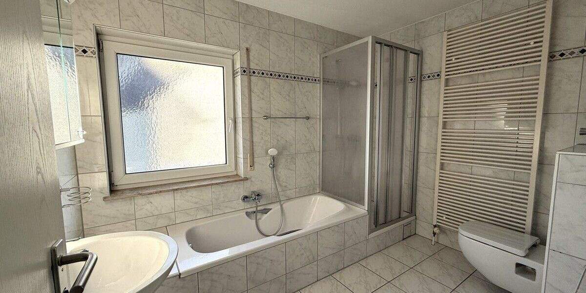 Schöne Doppelhaushälfte mit ELW, Dachstudio, kl. Terrasse, 2 Stellplätzen Photovoltaik + vielem mehr 5 zimmer