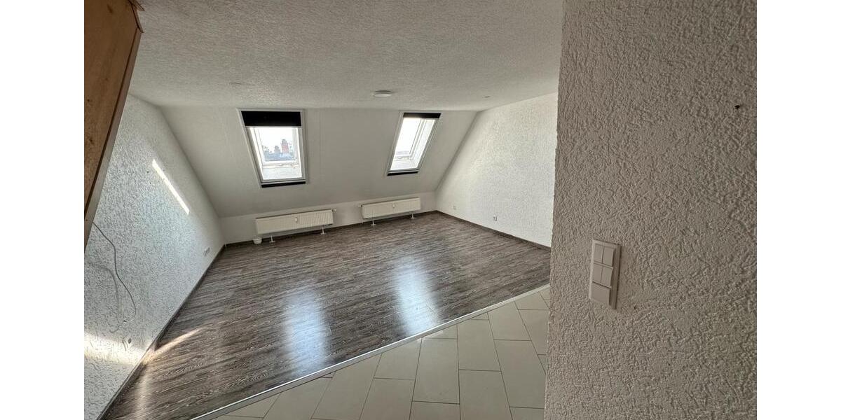 Dachgeschoßwohnung Ludwigshafen am Rhein - 3 Zimmer, 65 m&sup2;, 1.000&euro; | Angebot:25131425