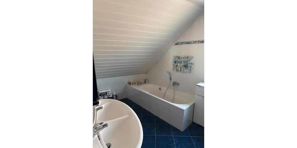 Dachgeschoßwohnung Heddesheim - 3.5 Zimmer, 84 m&sup2;, 1.050&euro; | Angebot:25982342