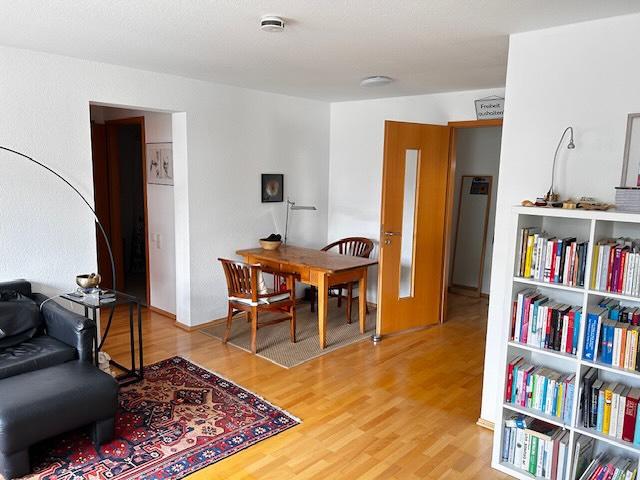 Moderne 2-Zimmer-Wohnung mit Balkon und Tieïgarage