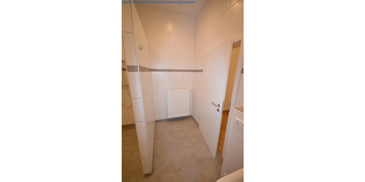 Eine wunderschoene Altbauwohnung in zentraler Stadtlage. 3 zimmer