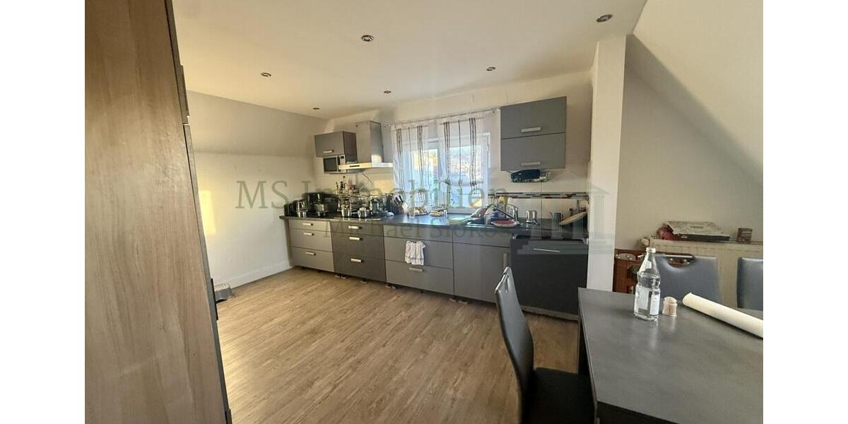 Dachgeschoßwohnung Bensheim - 3 Zimmer, 92 m&sup2;, 1.100&euro; | Angebot:24978435