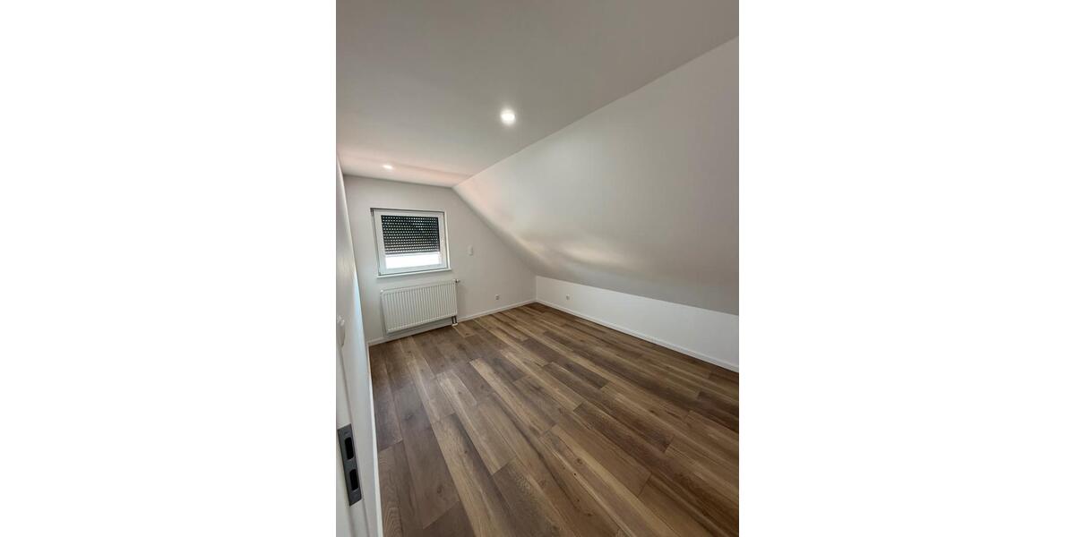 Dachgeschoßwohnung Lampertheim - 2 Zimmer, 31 m&sup2;, 700&euro; | Angebot:24860499