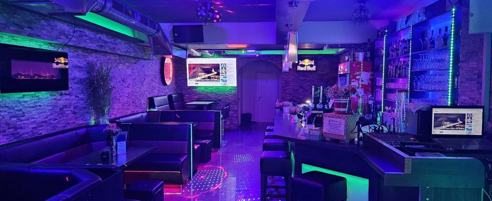 Sehr gut laufende Karaoke-Bar mit Inventarablöse, Hohe Einnahmen! zimmer
