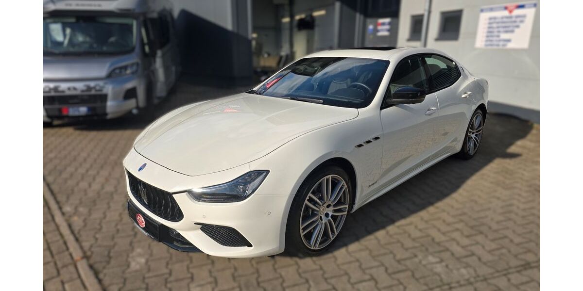 Maserati Ghibli 38.313 km 54.990 &euro; Sandhausen 69207