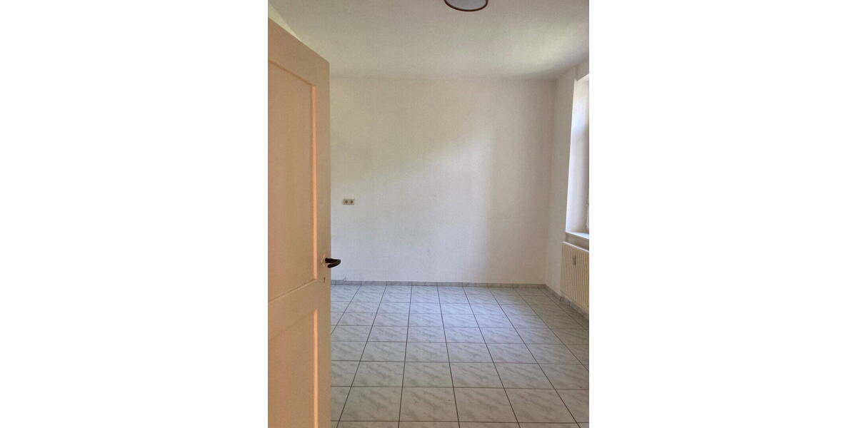 Etagenwohnung Ludwigshafen Süd - 2 Zimmer, 88 m&sup2;, 890&euro; | Angebot:26795270