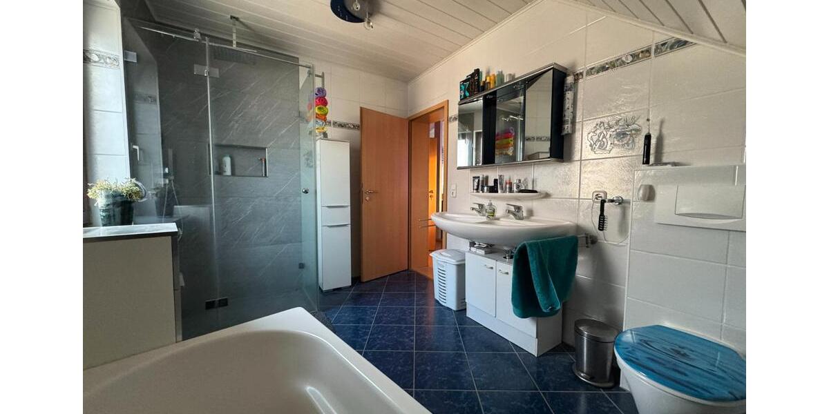 Dachgeschoßwohnung Heddesheim - 3.5 Zimmer, 84 m&sup2;, 1.050&euro; | Angebot:25982342