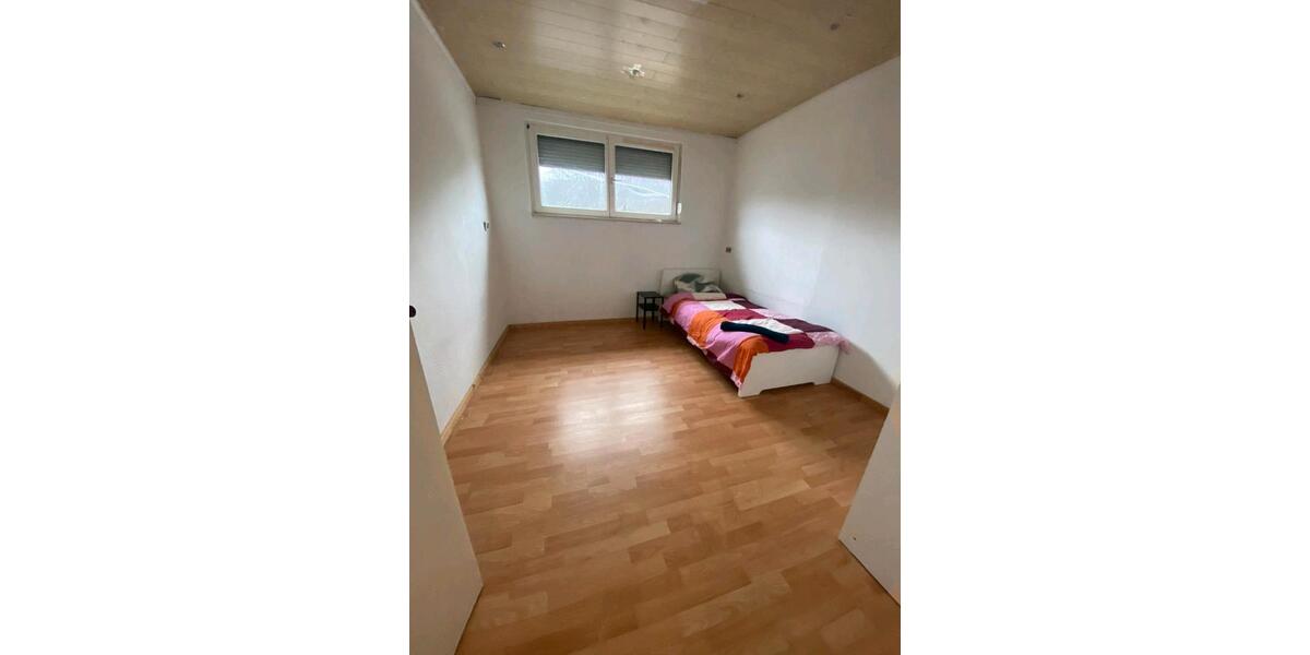 Dachgeschoßwohnung Heppenheim (Bergstraße) - 3.5 Zimmer, 80 m&sup2;, 1.100&euro; | Angebot:25178355