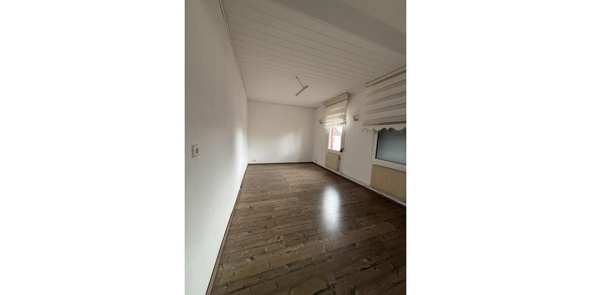 Etagenwohnung Lampertheim - 4 Zimmer, 100 m&sup2;, 1.200&euro; | Angebot:25648820