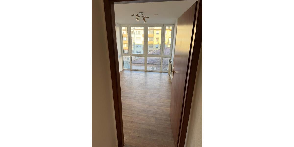 Renovierte 2 ZKB-Wohnung mit Süd-Balkon - WG tauglich 1 zimmer