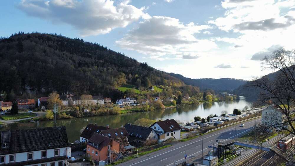 Ehemaliges Gasthaus mit 3 Einzelzimmer & 5 potentiellen Wohnungen inkl. Gaststätte und Parkplätze - Gewerbeobjekt Neckarsteinach | Angebot:26059021