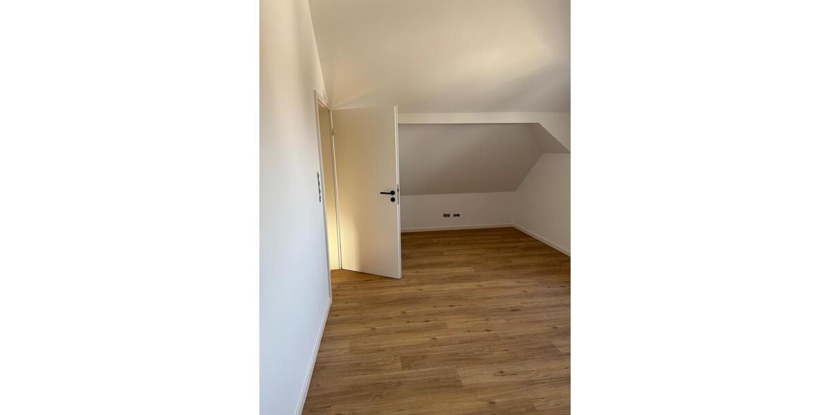 Dachgeschoßwohnung Einhausen - 3 Zimmer, 130 m&sup2;, 1.290&euro; | Angebot:25056867