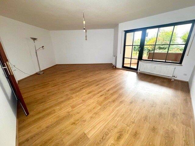 Neu renovierte 3 ZKB-Wohnung mit Loggia zum Wohlfühlen. 3 zimmer